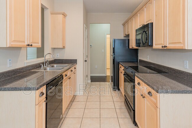 Building Photo - 686 Old Cahaba Dr