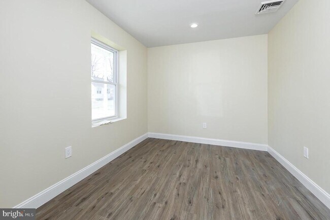 Building Photo - 311 Pine St