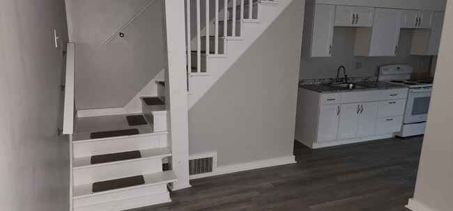 Building Photo - 54 Terrill St