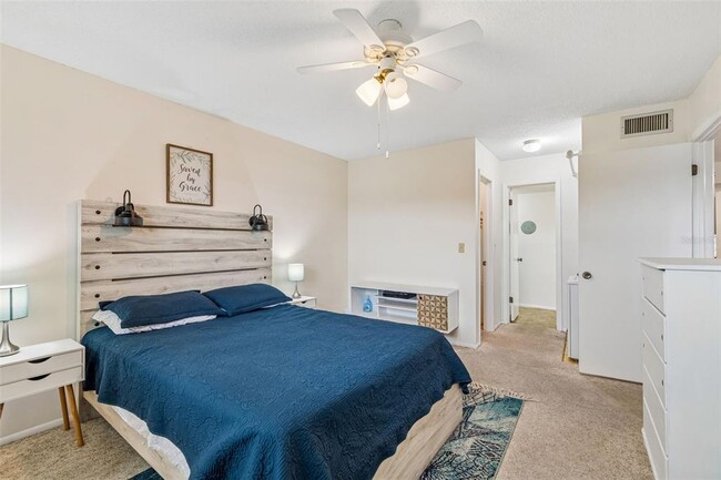 Building Photo - 11110 Carriage Hill Dr