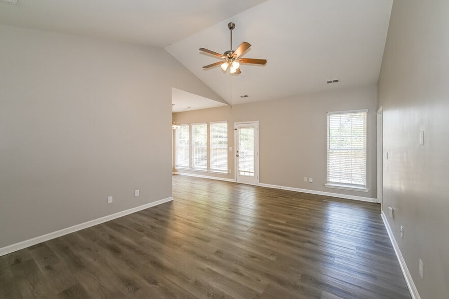 Building Photo - 8704 Rozumny Dr