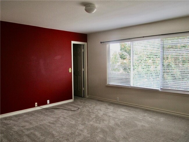 Building Photo - 2808 Red Ivy Cove