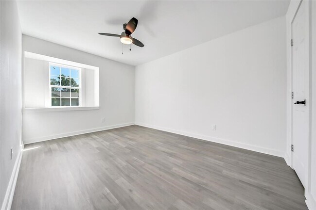 Building Photo - 3206 White Sail
