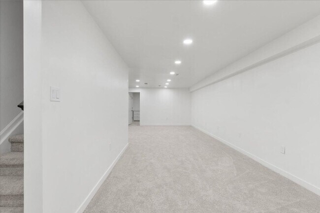 Building Photo - Charming 5BR  3BA w/ Attached Garage in Centennial! Owner is offering 50% off one month's rent!