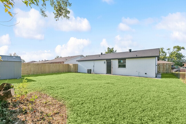 Building Photo - 228 Chapel Ln