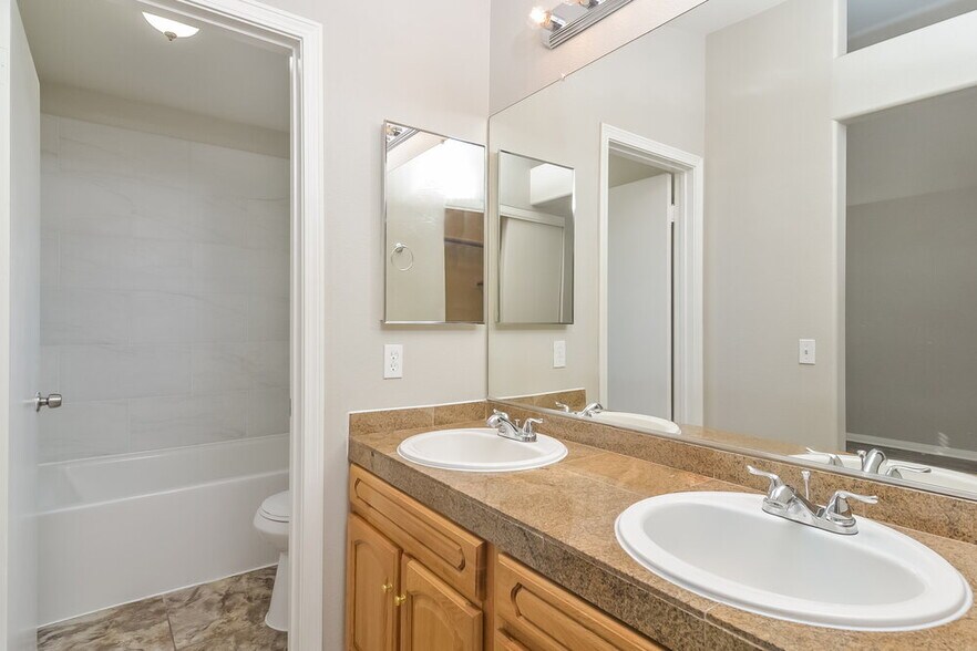 Building Photo - 4910 Rancho Domingo Ct