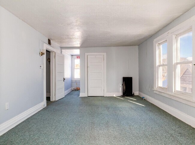 Building Photo - 418 11th St