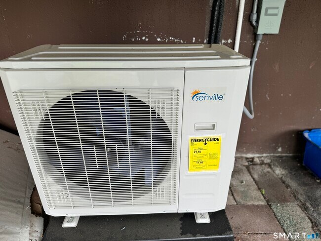 Building Photo - 11 Maple St