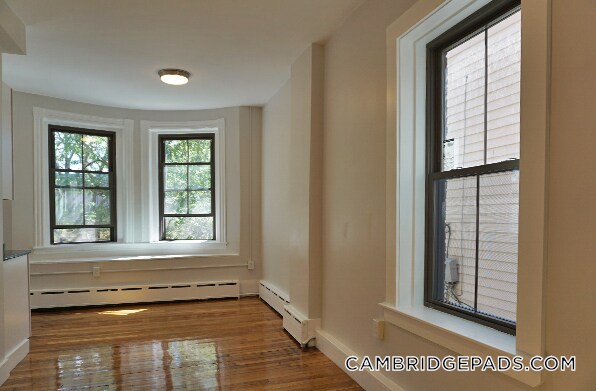 Building Photo - 102 Willow St