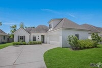 Building Photo - Trendy 4 bedroom, 2 bath home in coveted D...