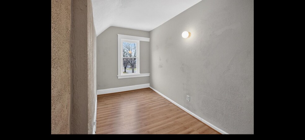 Building Photo - 200 S Elm Ave