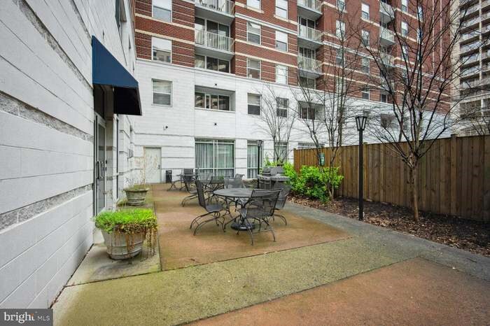 Building Photo - 880 N Pollard St