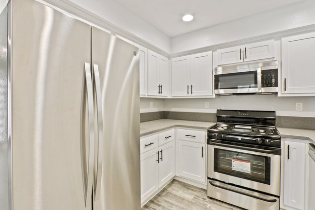 Building Photo - 5258 Oakland St