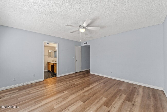 Building Photo - 5203 W Laurie Ln