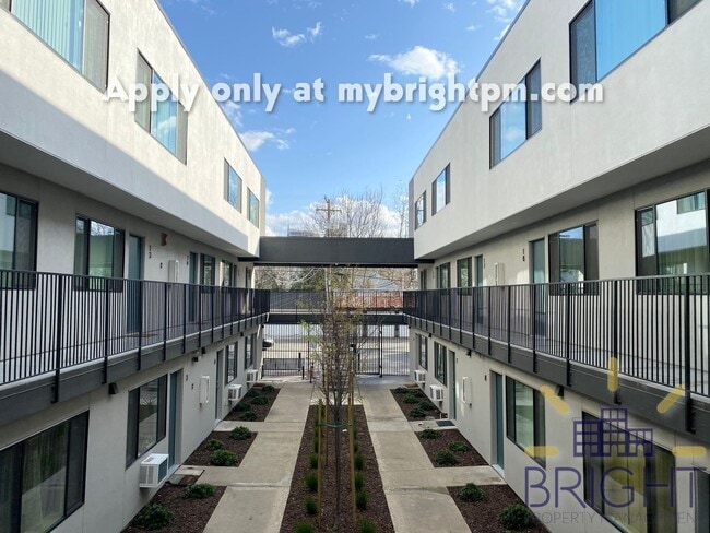 Building Photo - Fully remodeled studio apartment in gated community!