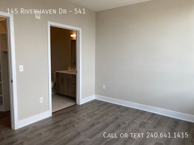 Building Photo - 145 Riverhaven Dr