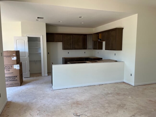 Building Photo - 41323 Jolane Dr