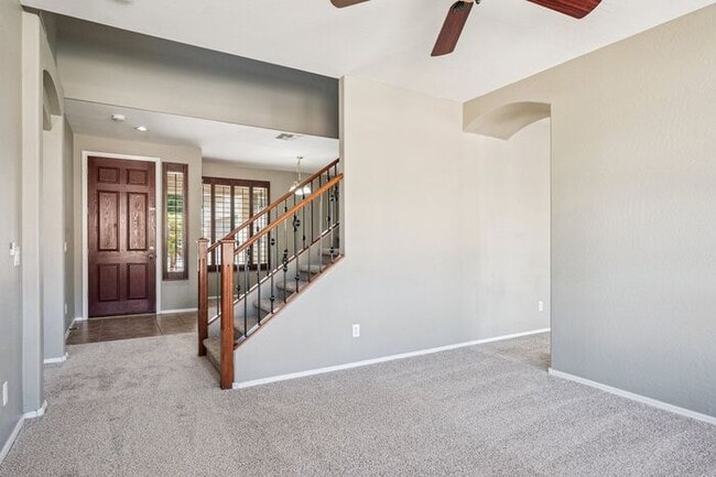 Building Photo - Beautiful 4 bedroom three bath home!