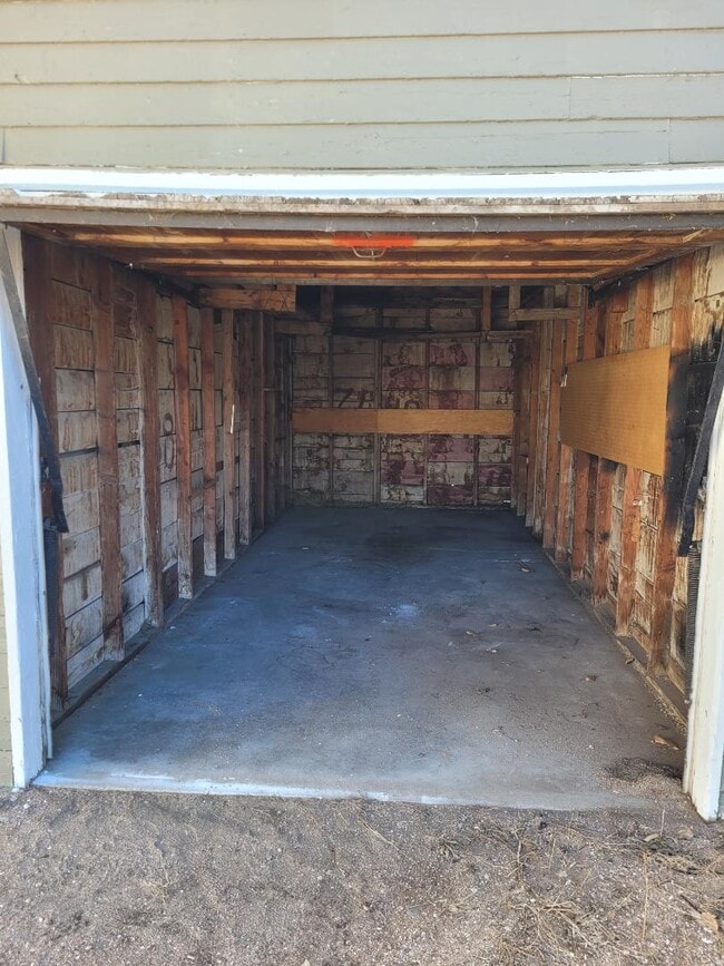 Building Photo - 2120 Russell Ave