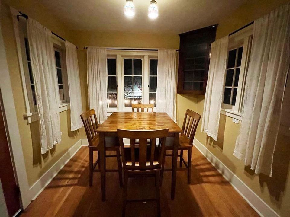 Building Photo - 704 NE 53rd St