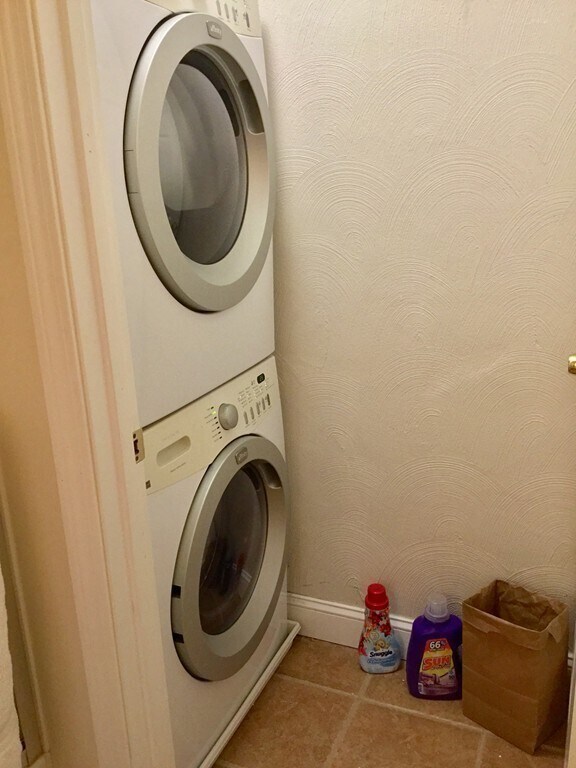 in unit washer/dryer - 57 Dartmouth St
