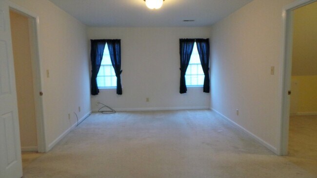 Building Photo - ~~ Charming Cape Cod ~~