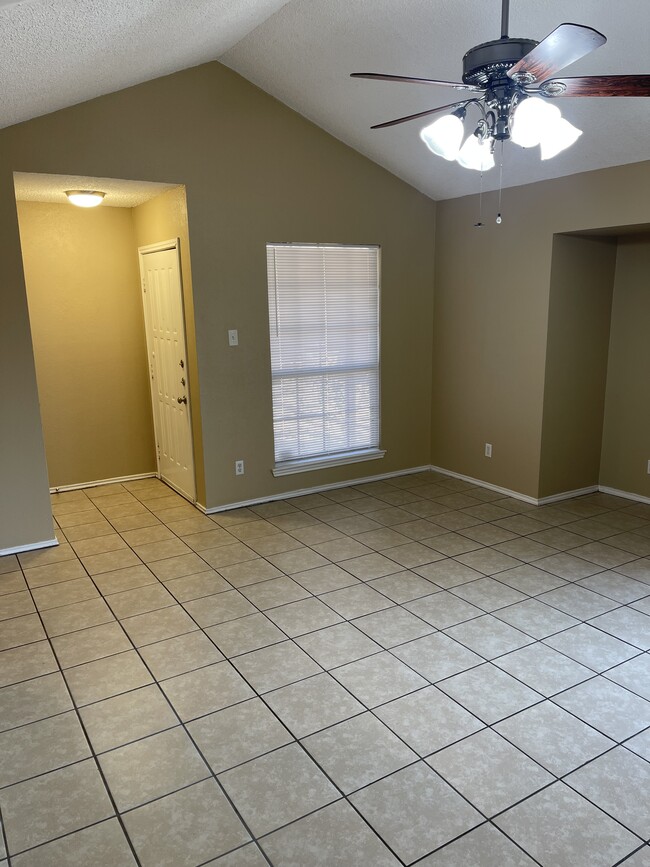 Building Photo - 426 Lochridge Dr