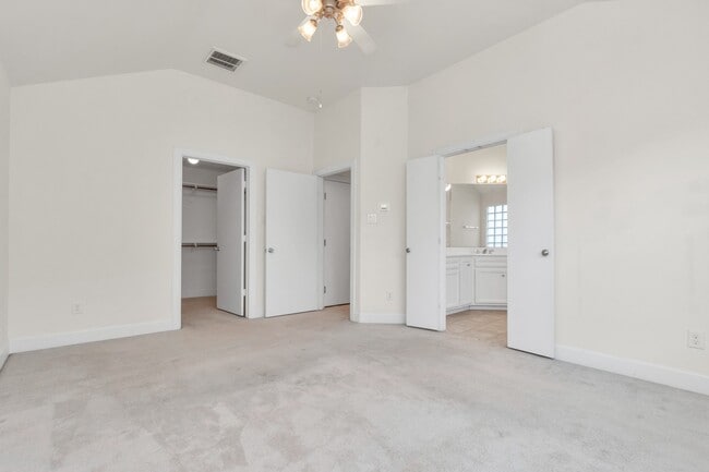 Building Photo - 3627 Main Plaza Dr