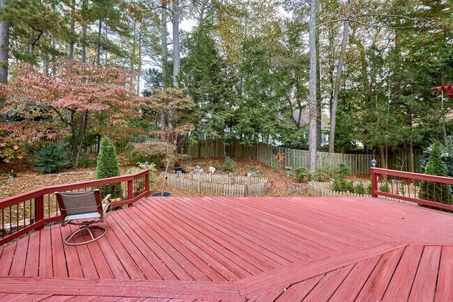 Building Photo - 6920 Oakbrook Way