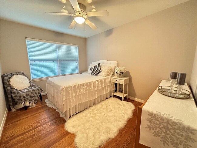 Building Photo - 4005 Nenana Dr