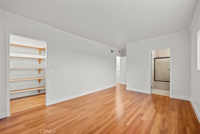 Building Photo - 13861 Vanowen St