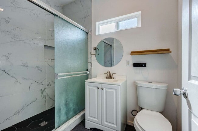 Building Photo - Private Yard Living with Modern Comfort in Costa Mesa