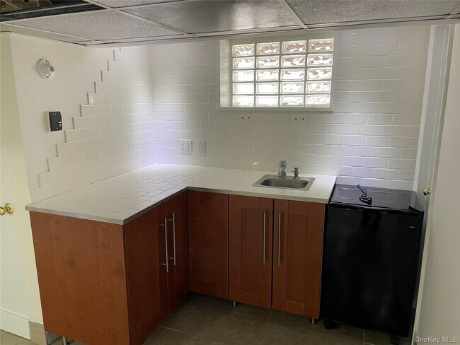 Building Photo - 8 Cameron Ln