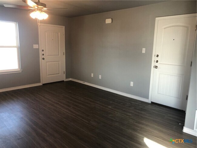 Building Photo - 1818 Castroville Trl