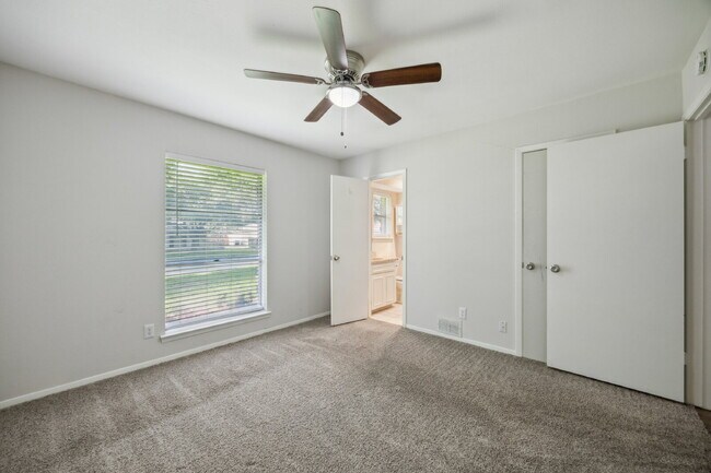 Building Photo - 1725 Northcrest Dr