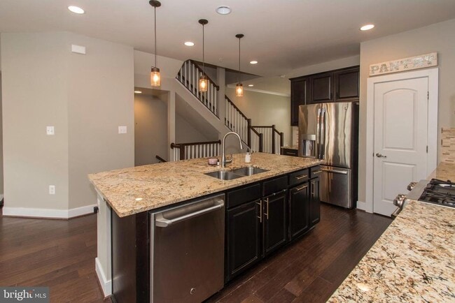 Building Photo - 408 Hendrix Ave