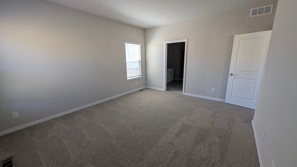 Building Photo - 449 Meadows Ct