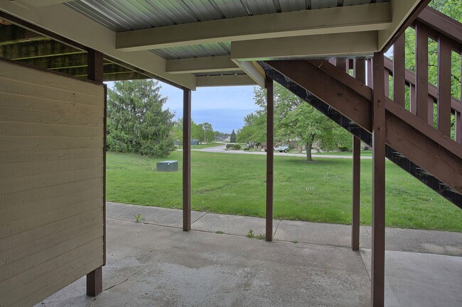 Building Photo - 2 Bedroom, 1.5 Bathroom Condo (AVAILABLE S...
