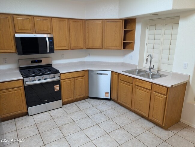 Building Photo - 8918 W Paradise Ln