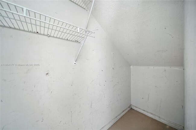 Building Photo - 1270 SE 26th St