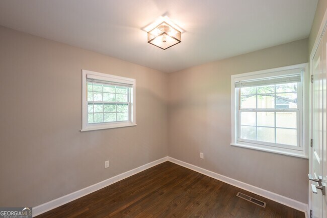 Building Photo - 2131 Bixler Cir
