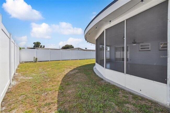 Building Photo - 3600 Umber Rd