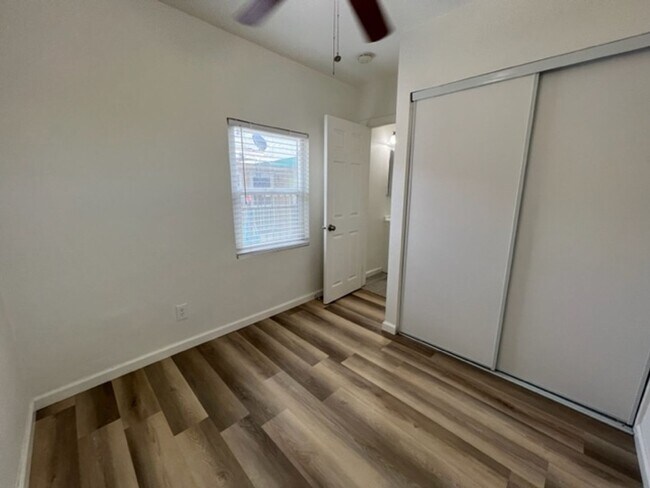 Building Photo - 1083 E Nocta St