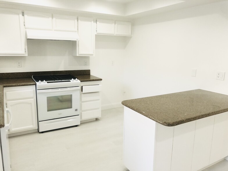 Kitchen - 24241 Santa Clara Ave