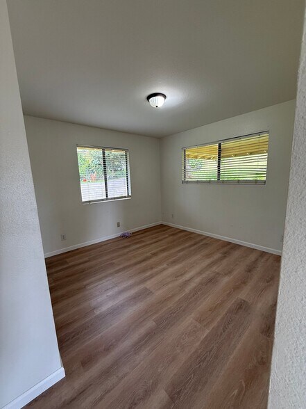 Building Photo - 497 Upper Kimo Dr
