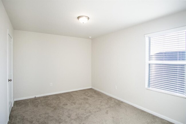 Building Photo - 130 Yellowstone Dr