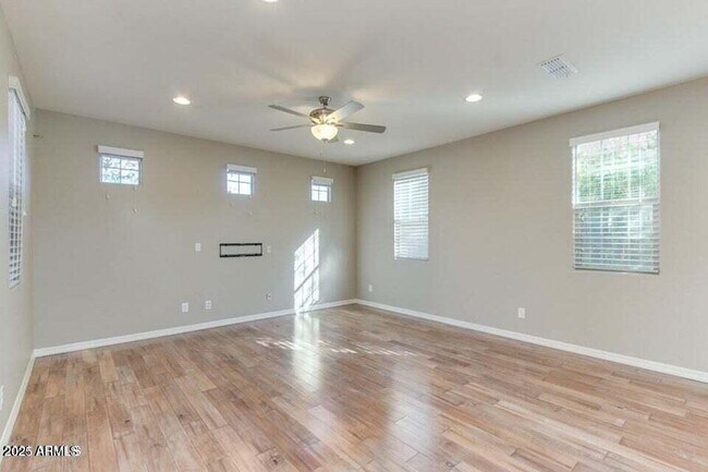 Building Photo - 15837 S 11th Way