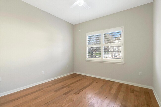 Building Photo - 109 Sunflower St