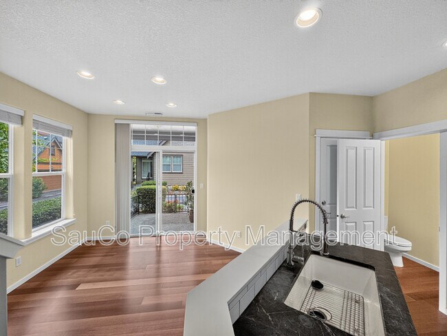 Building Photo - 7309 NE Stonewater St