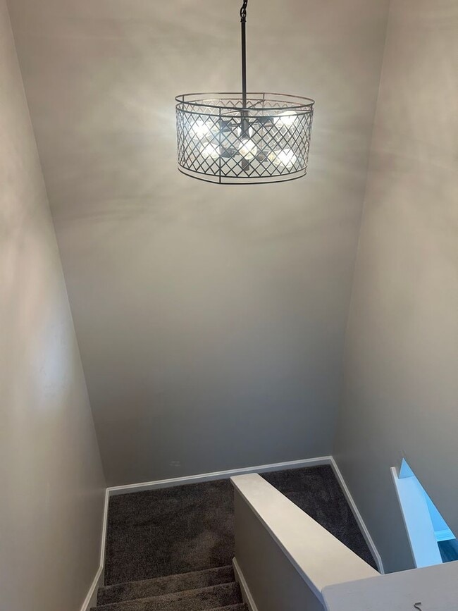Building Photo - 2 Bedroom  2 1/2 Bath Condo